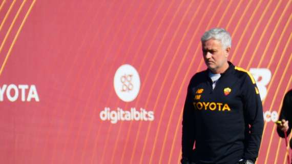 Mourinho: "Le scelte? Obbligate, Dybala è infortunato e Pellegrini quasi. Dai giocatori mi aspetto rispetto per la Roma"