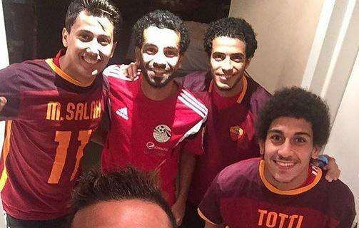 Instagram, Salah festeggia con i compagni vestiti di giallorosso. FOTO!