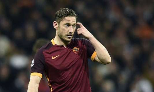 Totti propone un altro anno gratis, la dirigenza rifiuta. Da Trigoria smentiscono