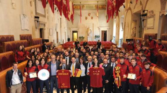 VG - Le Primavera della Roma ricevute in Campidoglio per celebrare le vittorie della Coppa Italia e del quarto scudetto consecutivo. FOTO! 