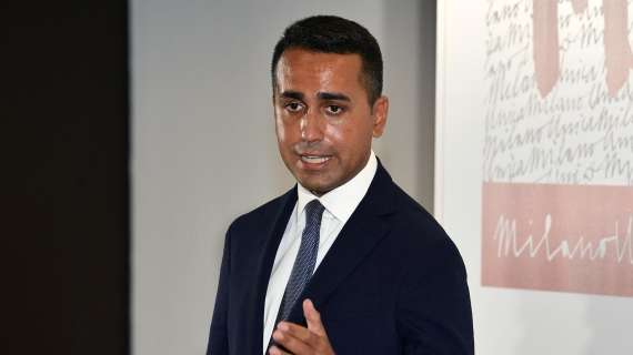 Di Maio: "Calcio grande industria ma le priorità sono altre. Chiudere la A? Ascolteremo il CTS"