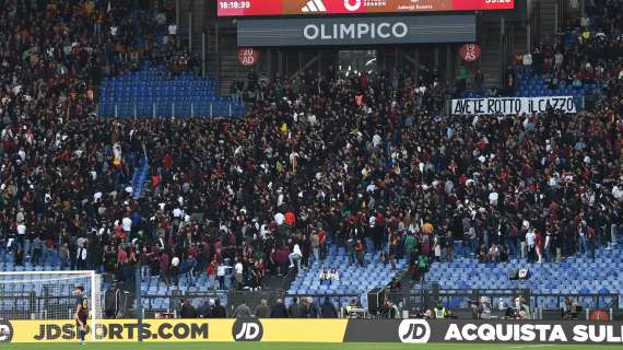 VG - Roma-Bologna, i gruppi della Curva Sud levano i loro striscioni e abbandonano il settore dirigendosi sotto la Monte Mario. FOTO! VIDEO!