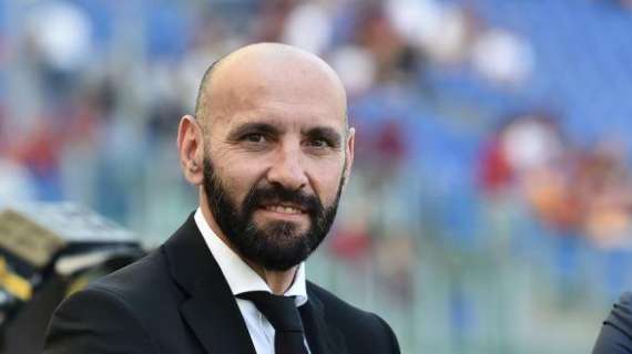 Monchi celebra il carnevale di Cadice con la maglia di Totti: "La mia vita". FOTO!