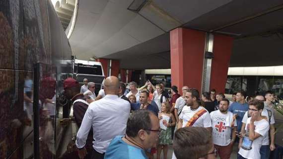 Twitter AS Roma - L'accoglienza dei tifosi a Valencia. FOTO!