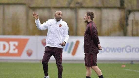 TRIGORIA - Totti si allena da solo agli ordini di Spalletti 