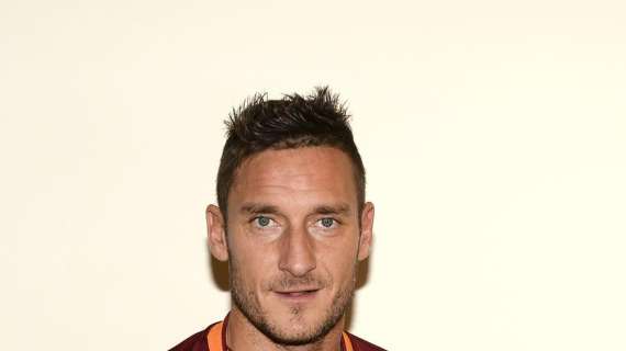 Totti riceve il premio Capitano dei Capitani. FOTO!