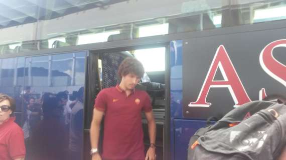 Twitter AS Roma, la squadra è in partenza per Atene. Pjanic rimane a Trigoria per effettuare fisioterapia. FOTO!