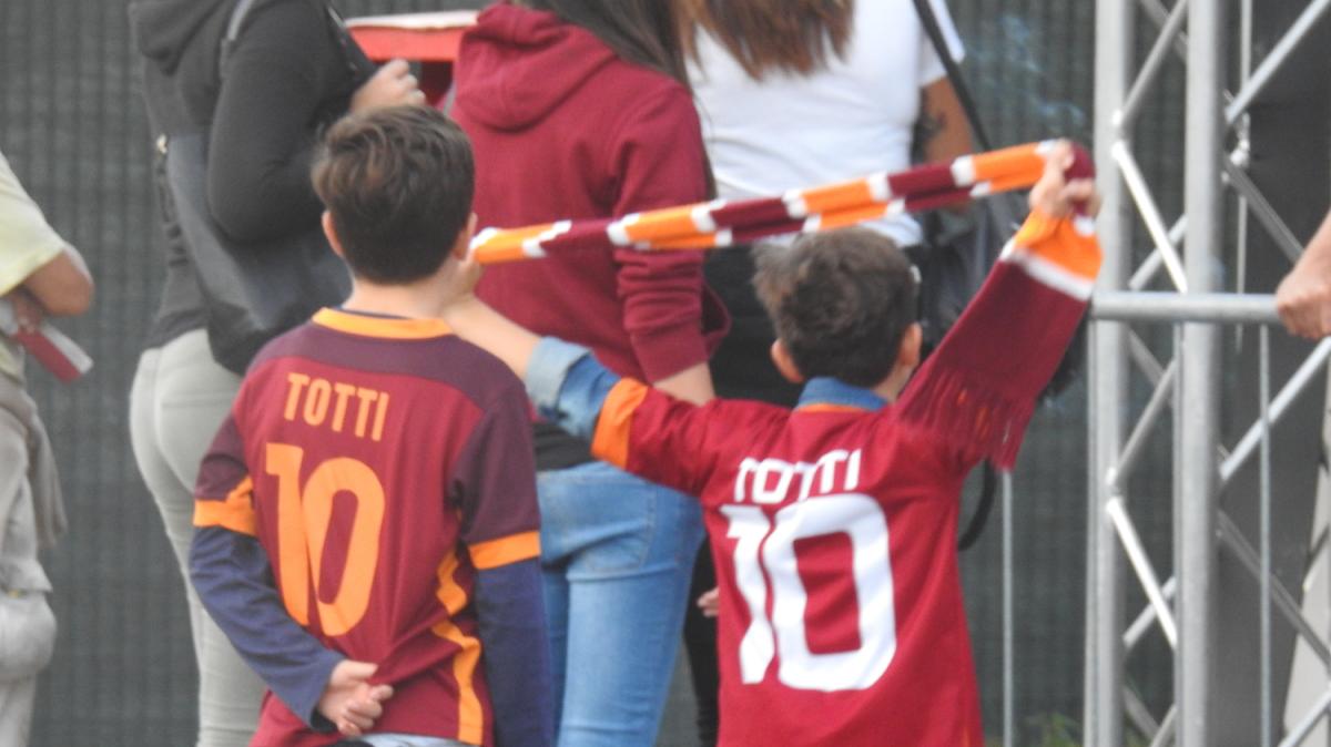 La storia di Enea, il più giovane abbonato della Roma che ha vinto la partita della vita
