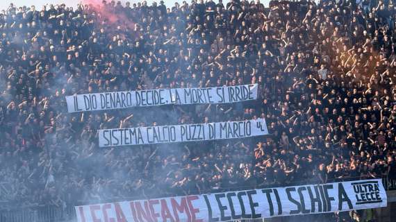 Lecce, protesta dei tifosi: gara interrotta 5'