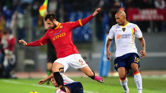 Roma-Lecce 2-0: decidono Burdisso e Vucinic. Espulso Totti