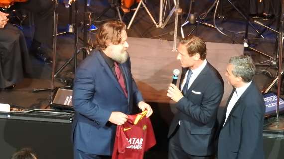 Accadde oggi - Totti e Russell Crowe al Colosseo. Pallotta: "Lotito dice inesattezze, forse è davvero della Roma". Ranieri: "Orgoglioso di aver guidato la Roma"