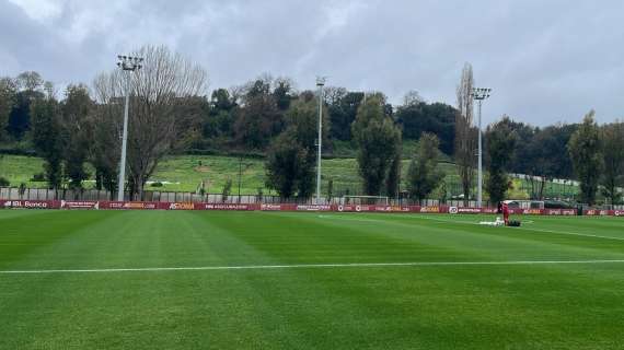 La Roma torna in campo in vista del Bologna. Dybala e Ndicka in gruppo