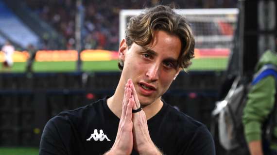 Roma-Fiorentina, brividi quando Bove va sotto alla Sud, che canta: "Que serà serà. Ovunque ti seguirem"