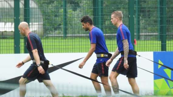 PINZOLO - Per Emerson Palmieri e Karsdorp lavoro di potenziamento muscolare in campo. FOTO!