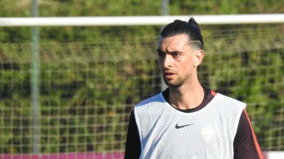 Pastore si allena in palestra a Trigoria: "Lavoro per tornare presto in campo" 