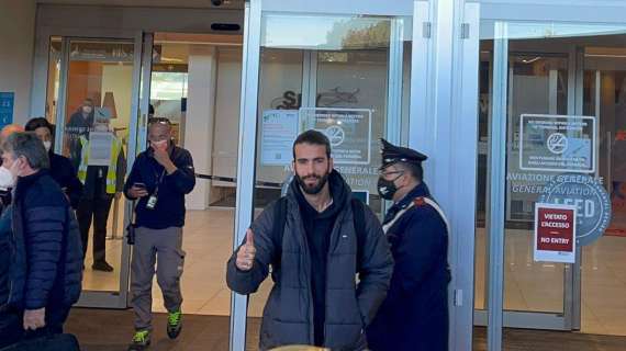 OLIVEIRA - Il calciatore è sbarcato a Ciampino. Svolte le visite mediche a Villa Stuart. FOTO! VIDEO!