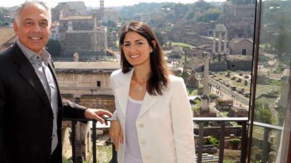 Stadio - Raggi: "Non c'è nessun accordo. Lavoriamo per trovare soluzione a metà strada"