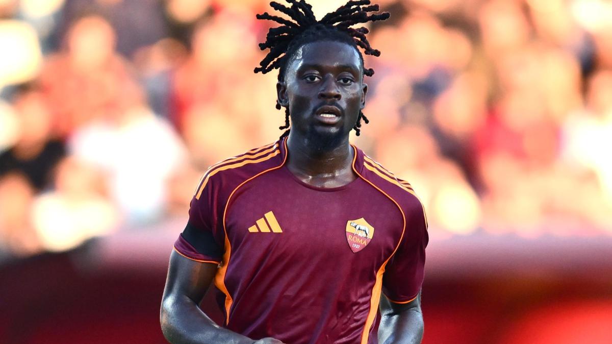 Francia, Koné sul primo gol dell'Islanda: "Penso ci sia fallo, mi spinge"