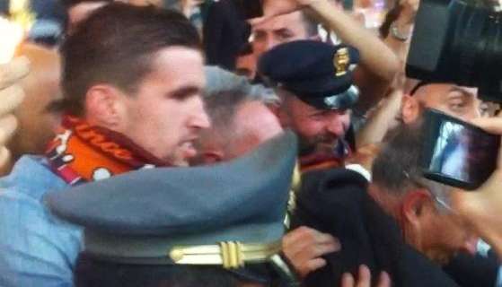 Kevin Strootman è atterrato a Fiumicino, domani le visite mediche. FOTO! VIDEO!