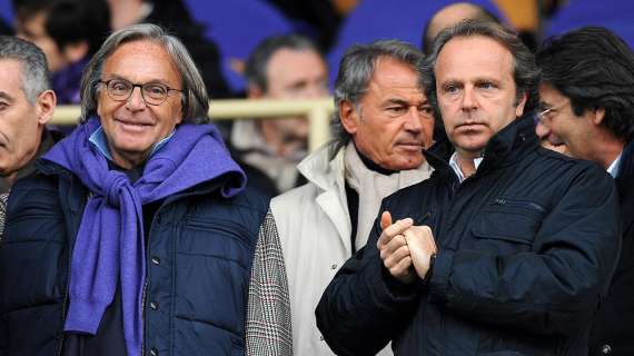 Striscione contro i Della Valle affisso sui cancelli dello stadio