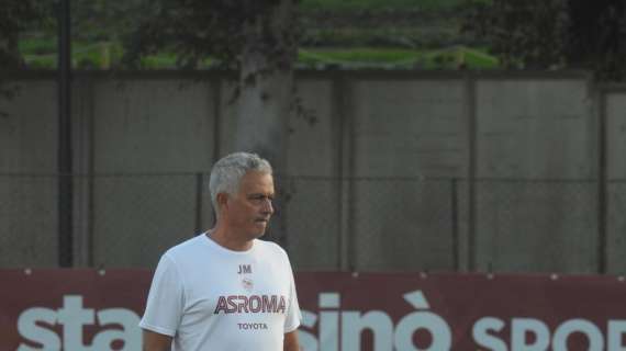Mourinho incoraggia la Roma Femminile: "Quando c'è una coppa sul tavolo, la devi prendere e portare a casa"