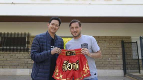 Un regalo thailandese per Francesco Totti. FOTO!