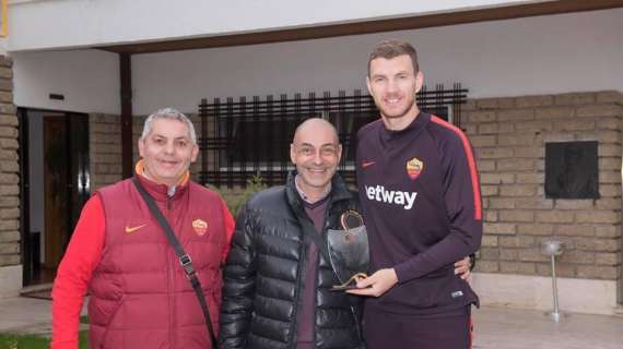 Dzeko premiato dal Roma Club Malta come miglior giocatore della stagione 2017-2018. FOTO!