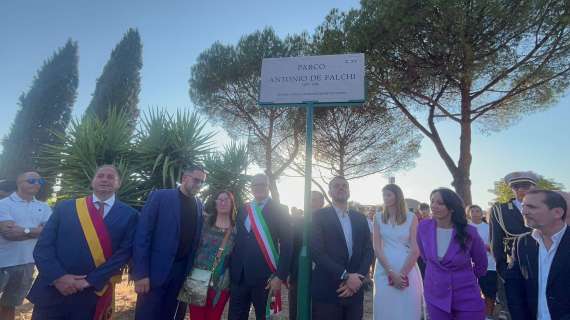 Svelata la targa del "Parco Antonio De Falchi", Souloukou: "Doverosa la nostra presenza". Gualtieri: "Abbiamo il dovere di onorare la sua memoria". Anna De Falchi: "Ringrazio il Sindaco e il Gruppo Roma". FOTO! VIDEO!