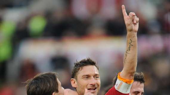 Bojan celebra Totti: "20 anni di gol e magia, c'è solo un Capitano". FOTO!