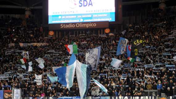 Lazio nel derby con il lutto al braccio