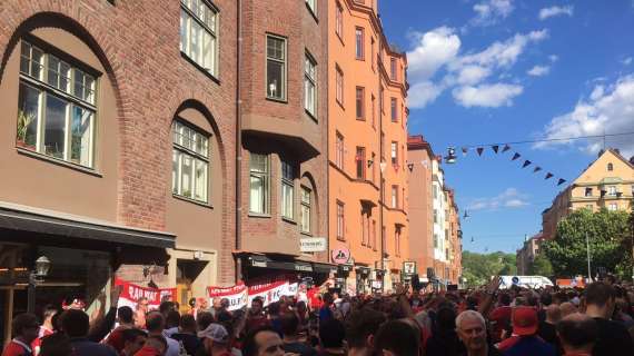 Manchester United, i tifosi protestano e invadono Old Trafford: rinviata la sfida col Liverpool