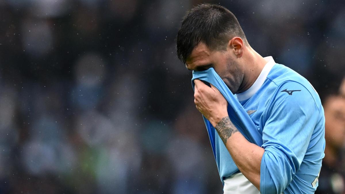 Lazio, Romagnoli espulso contro l'Inter: salta il derby