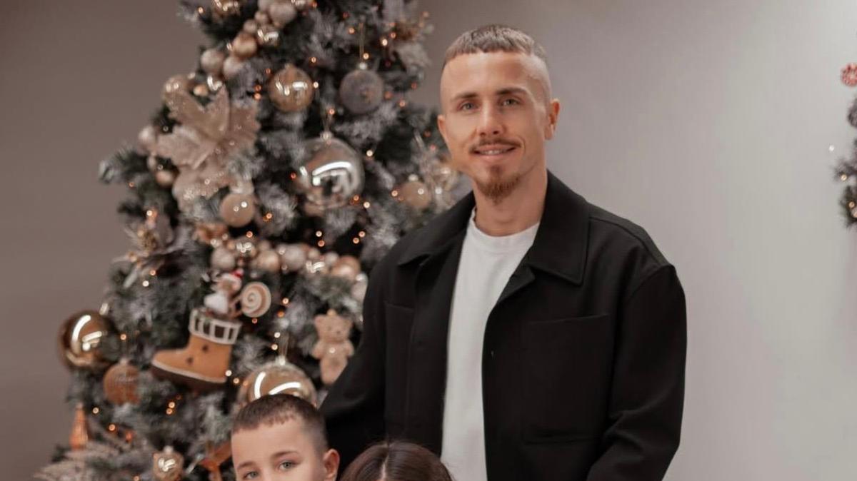 Gli auguri di Natale di Angelino: "Buon Natale a tutti dalla mia famiglia"