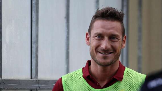 LA VOCE DEI TIFOSI - Auguri a Totti: "C'ero anche contro il Foggia, sei una leggenda!" 