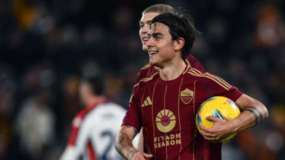 Roma-Genoa, standing ovation per Dybala al momento del cambio