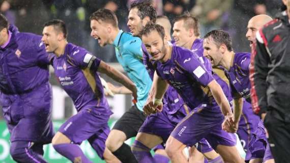 La Fiorentina torna a casa sommersa dalla gioia dei tifosi. VIDEO!