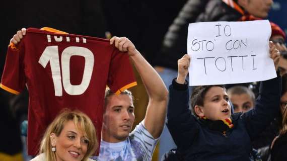 Un bambino all'Olimpico: "Io sto con Totti". FOTO!