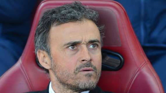 Barcellona, giornalista si addormenta durante la conferenza stampa di Luis Enrique. VIDEO!