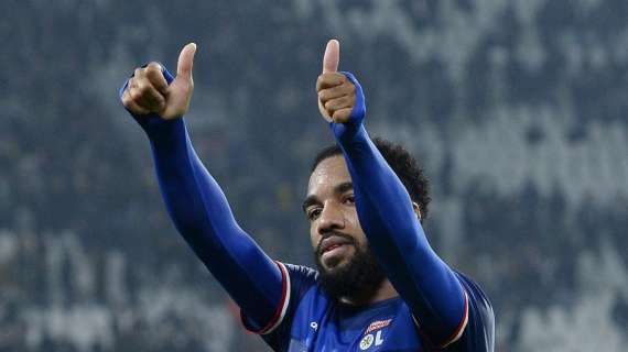 Lione, Lacazette: "Per amore del club mi sono abbassato lo stipendio. Emozionante tornare"