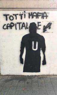 Imbrattato il murale di Totti a Porta Metronia. FOTO!