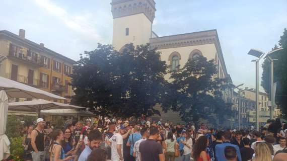 Lecco in Serie B, grande festa a fine gara: invasione di campo e caccia alla maglia