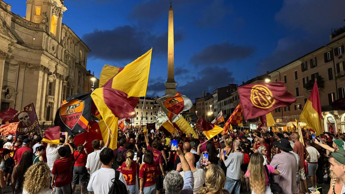 Calciomercato Roma - Massara al lavoro per rinforzare l'attacco, Zirkzee il favorito. Trigoria, gol di Bailey nella partitella. Assente ancora Angelino. Veloccia: “Progetto definitivo dello stadio pronto entro l’anno” 