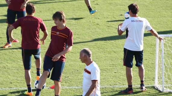 L'ex allenatore della Nazionale di calcio della Cina in visita a Trigoria. FOTO!