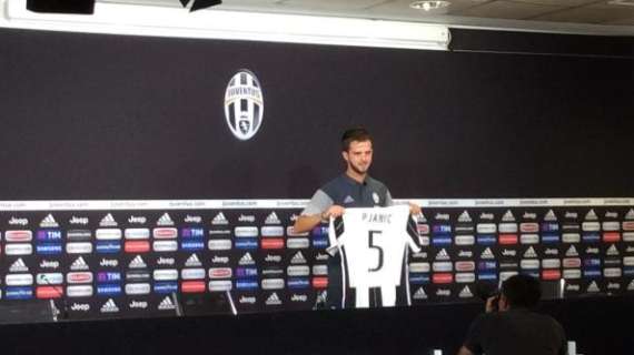 Pjanic: "Giocare contro la Roma? Lì ho passato cinque anni bellissimi. Sarà una partita speciale per me"