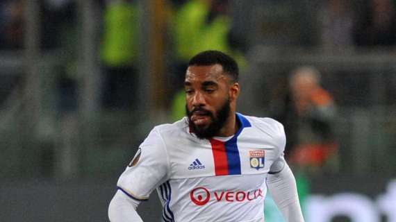 Lione, Lacazette assaltato da decine di vespe