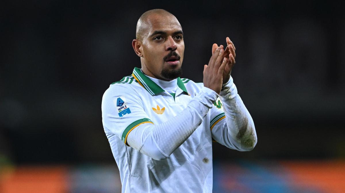 Tutti pazzi per Malen: l'olandese organizza un giveaway per vincere una sua maglia autografata