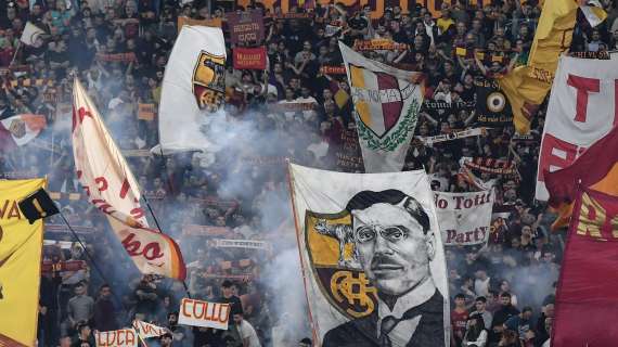 Roma-Cremonese, striscione in Tribuna Tevere: "Nuovo anno, solite tradizioni: avanti Roma per future soddisfazioni"