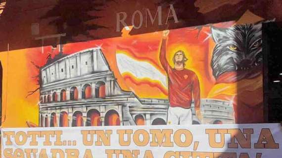 Striscione per Totti: "Un uomo, una squadra, una città". FOTO!