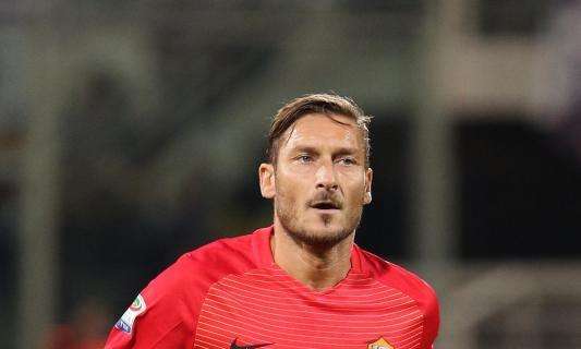 Tiempo Totti X Roma. Scarpino speciale per il capitano nel derby