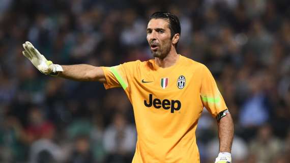 Juventus, Buffon: "In Italia molti danno favorita la Roma per lo scudetto"